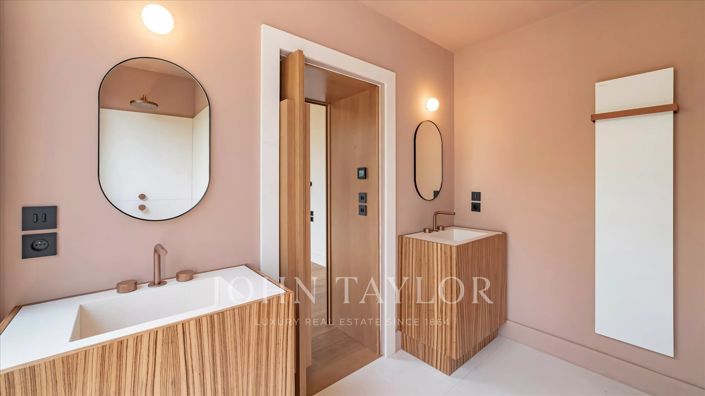 Image No.30-6 Bed House for sale