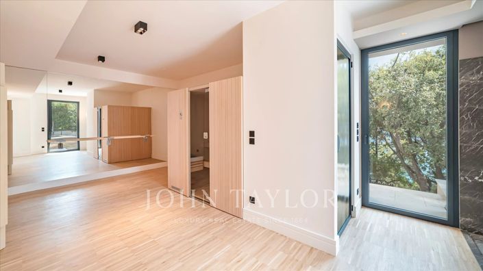 Image No.35-6 Bed House for sale