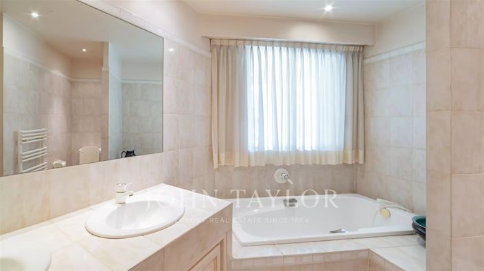 Image No.21-4 Bed House for sale