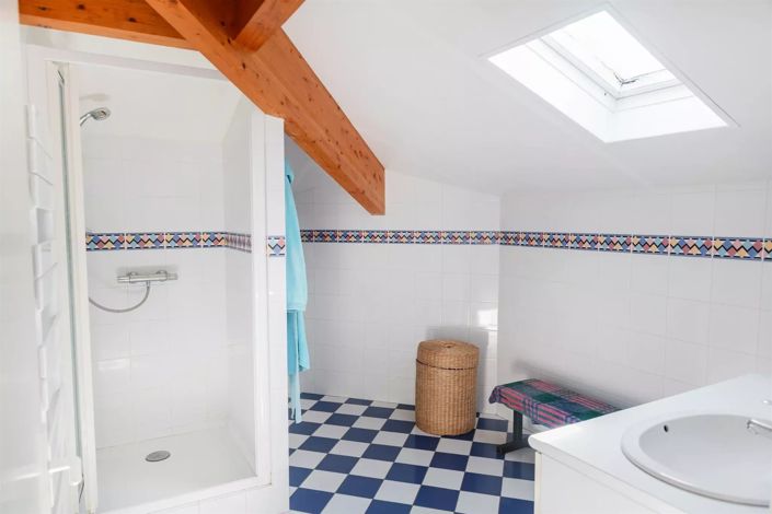 Image No.8-4 Bed House for sale