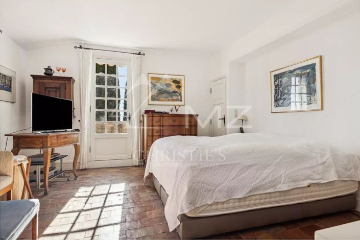 Image No.10-9 Bed House for sale