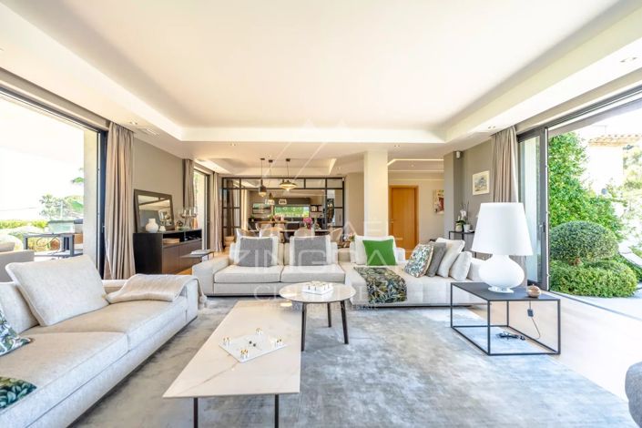 Image No.6-4 Bed House for sale
