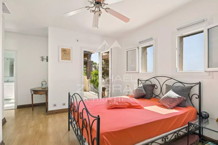 Image No.14-4 Bed House for sale