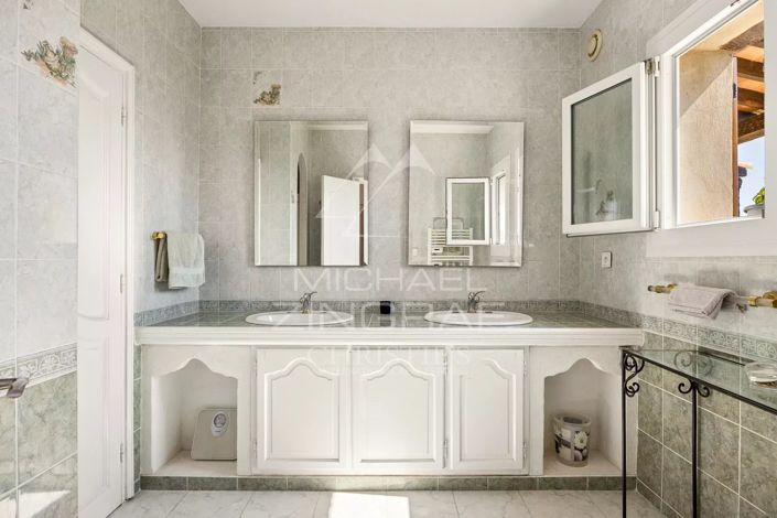 Image No.16-4 Bed House for sale