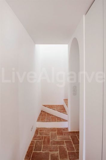 Image No.10-1 Bed House for sale
