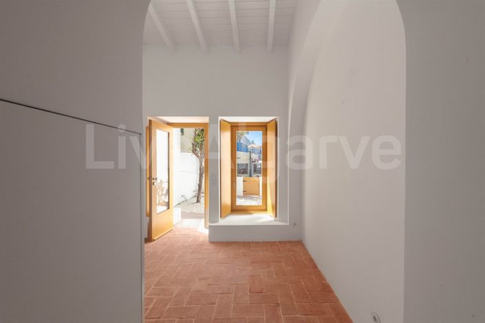 Image No.17-1 Bed House for sale