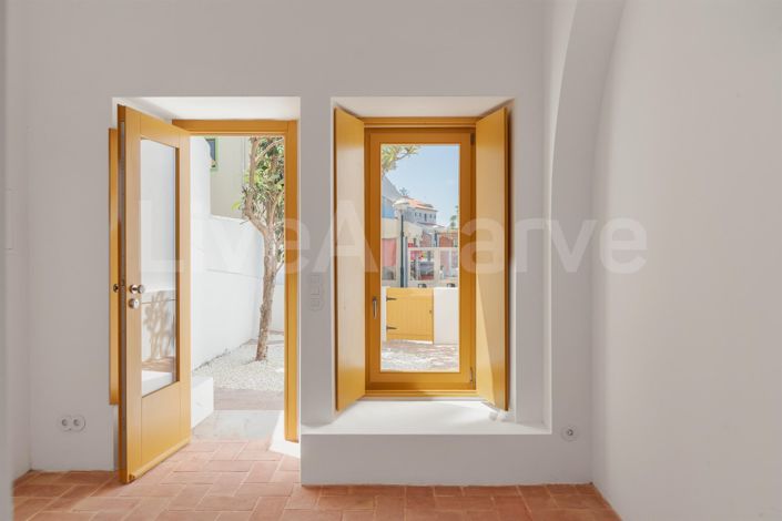 Image No.18-1 Bed House for sale
