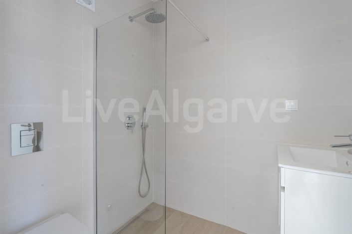 Image No.15-4 Bed House for sale