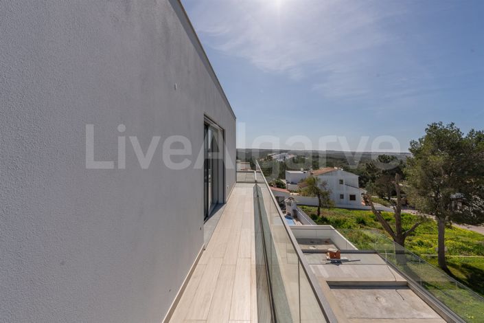 Image No.20-4 Bed House for sale