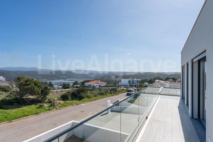 Image No.22-4 Bed House for sale