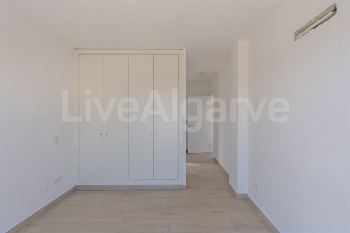 Image No.29-4 Bed House for sale