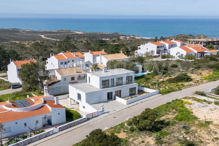 Image No.3-4 Bed House for sale