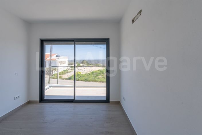 Image No.30-4 Bed House for sale