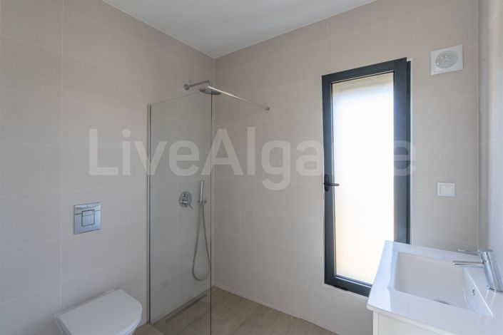 Image No.33-4 Bed House for sale