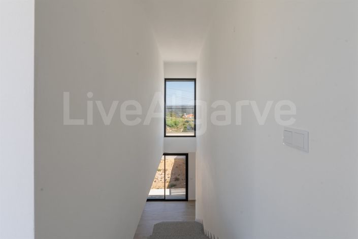Image No.34-4 Bed House for sale
