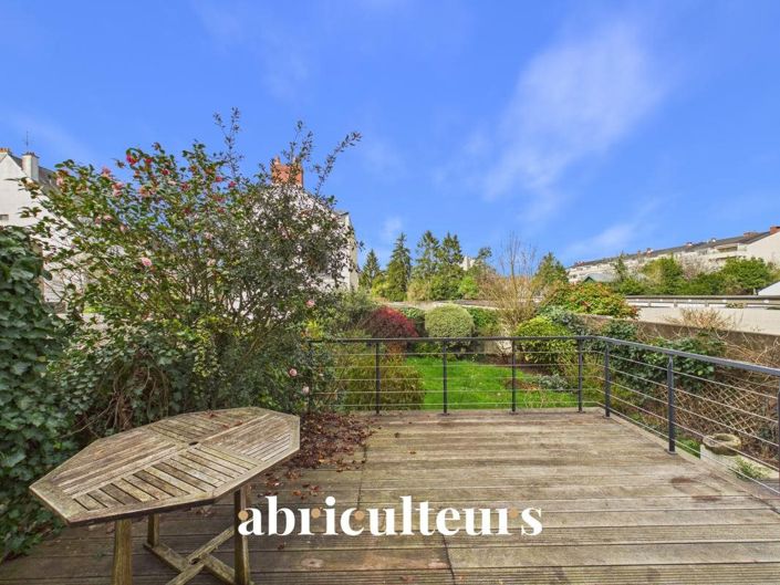 Image No.5-5 Bed House for sale