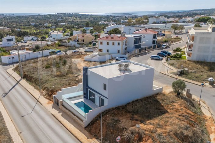Image No.3-4 Bed House for sale