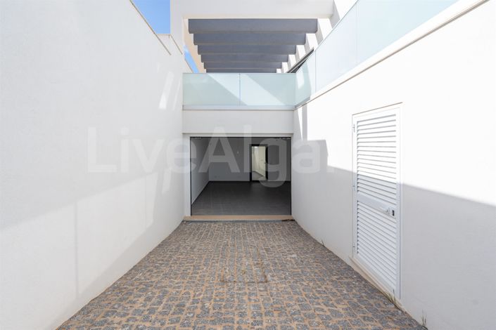 Image No.34-4 Bed House for sale