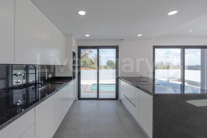 Image No.7-4 Bed House for sale