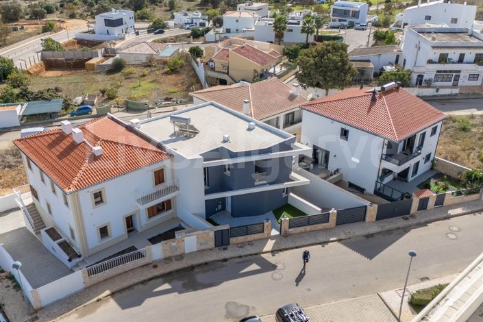 Image No.2-4 Bed House for sale