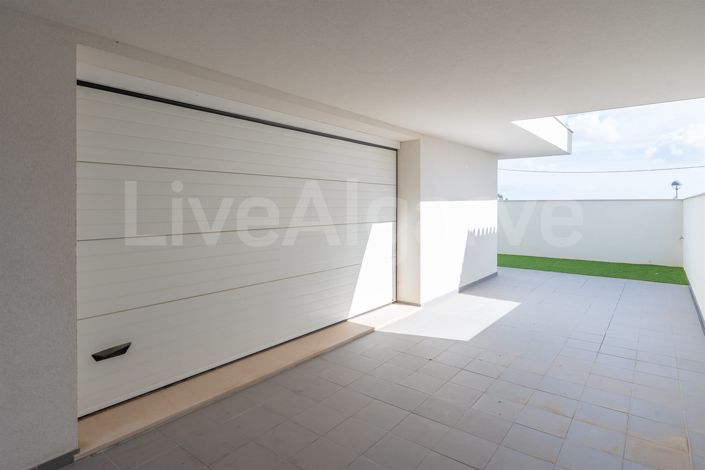 Image No.29-4 Bed House for sale