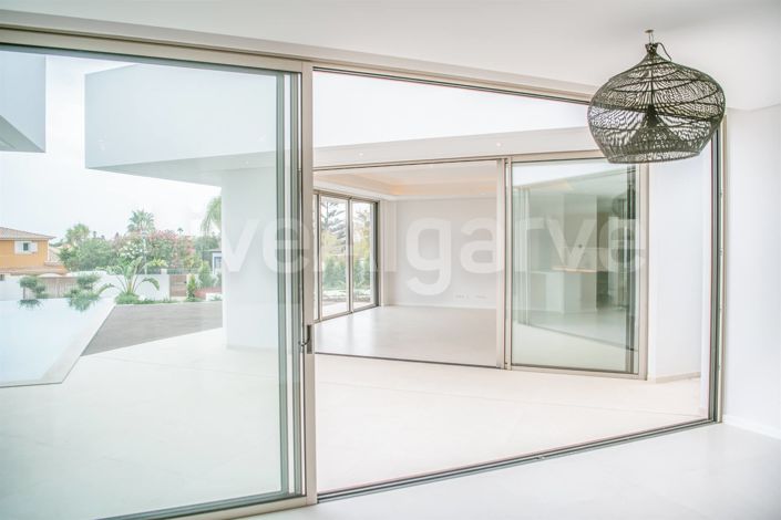Image No.12-5 Bed House for sale