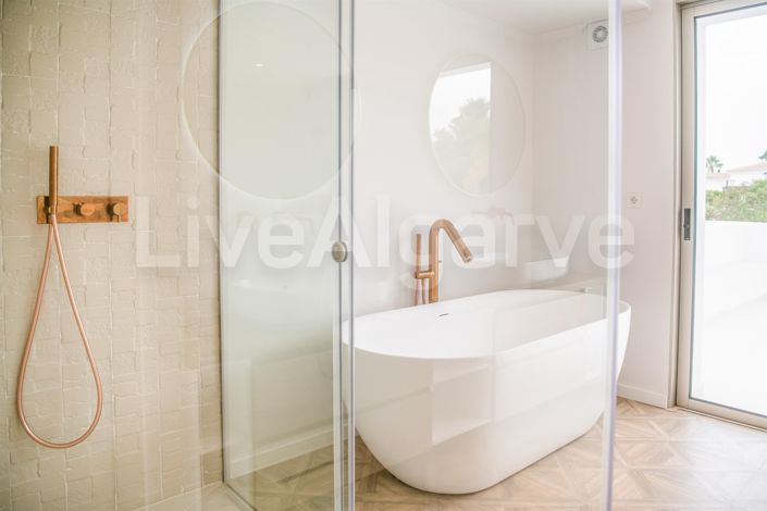 Image No.17-5 Bed House for sale