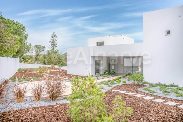 Image No.19-5 Bed House for sale