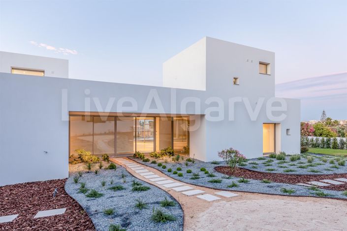 Image No.2-5 Bed House for sale