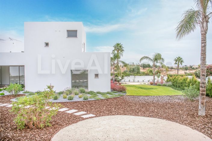 Image No.20-5 Bed House for sale
