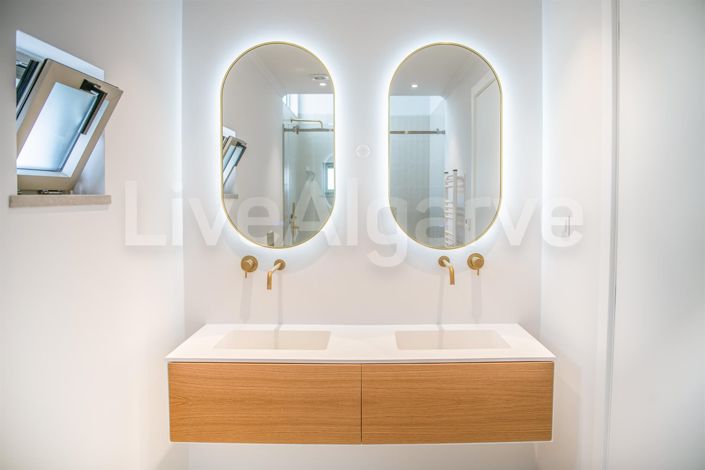 Image No.25-5 Bed House for sale