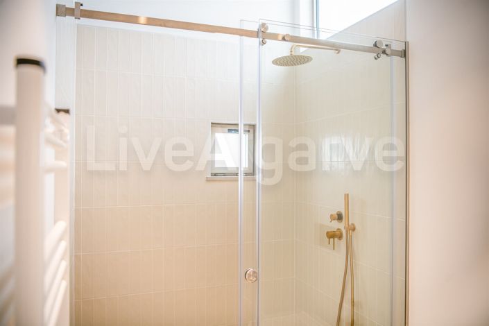 Image No.26-5 Bed House for sale