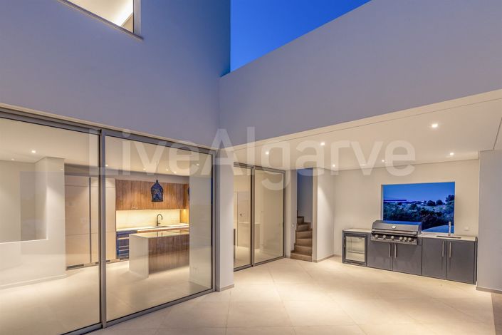 Image No.31-5 Bed House for sale