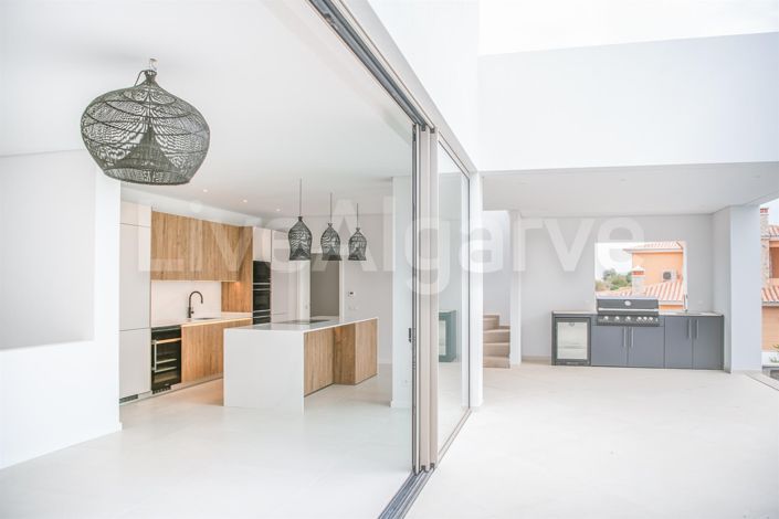 Image No.5-5 Bed House for sale