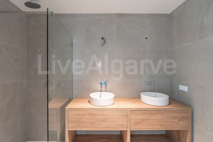 Image No.17-3 Bed Apartment for sale