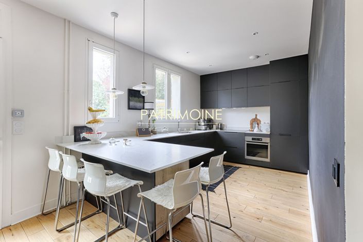 Image No.5-6 Bed House for sale
