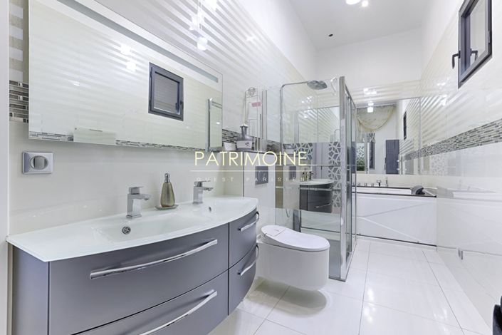 Image No.12-4 Bed House for sale