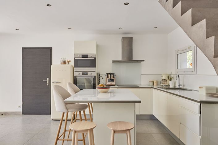 Image No.6-4 Bed House for sale