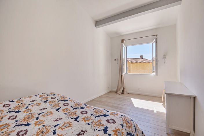 Image No.8-4 Bed House for sale
