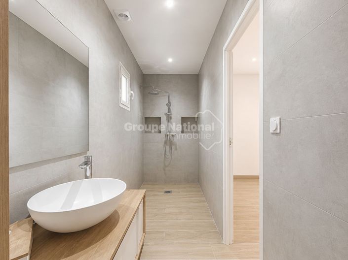 Image No.10-3 Bed House for sale