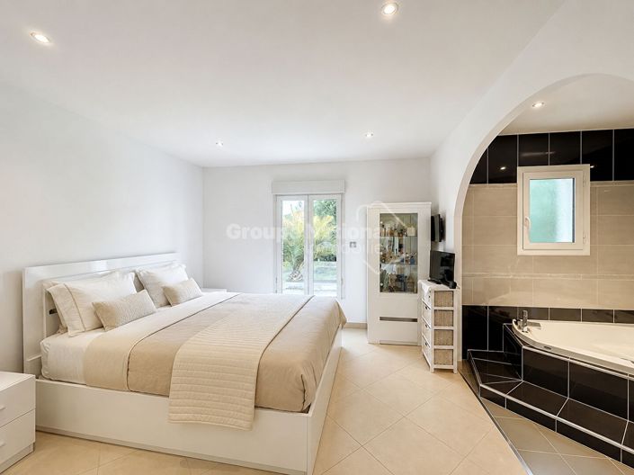 Image No.7-3 Bed House for sale