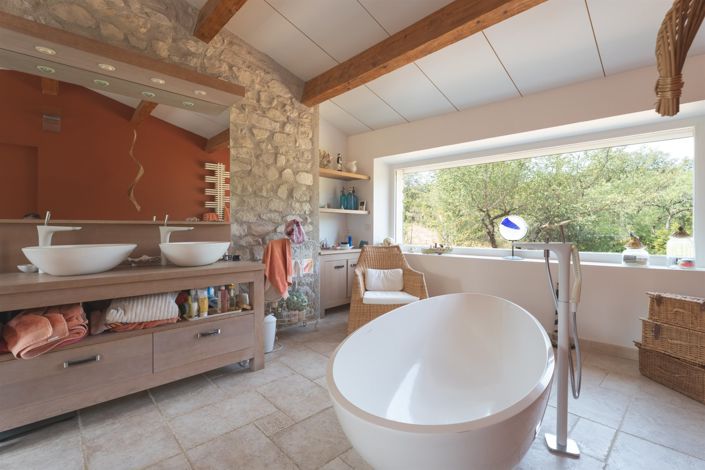 Image No.18-6 Bed House for sale