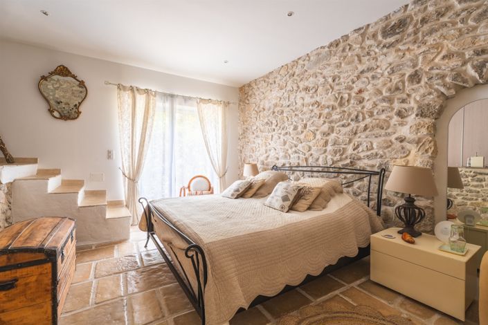 Image No.25-6 Bed House for sale