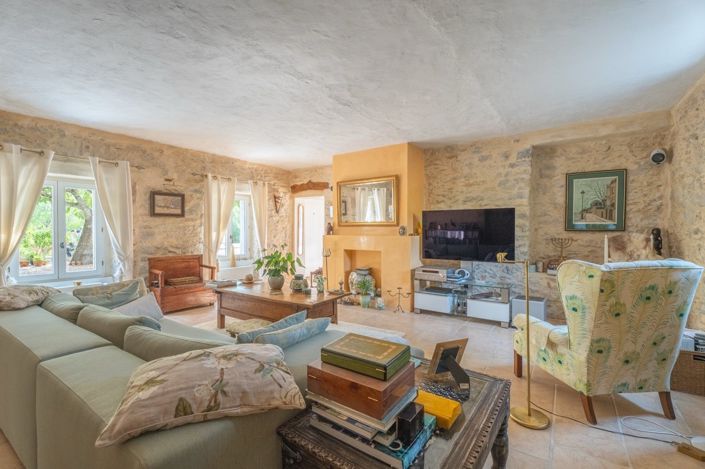 Image No.9-6 Bed House for sale