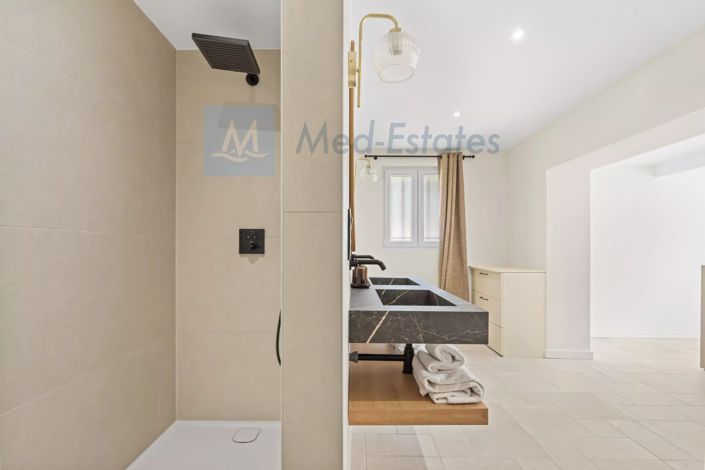 Image No.17-6 Bed House for sale