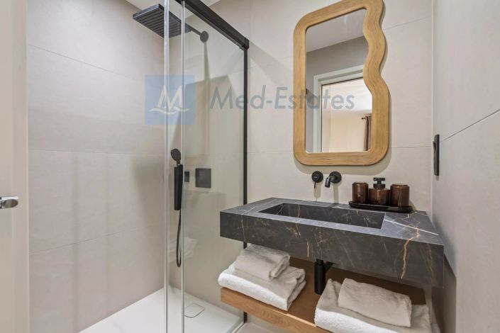 Image No.23-6 Bed House for sale