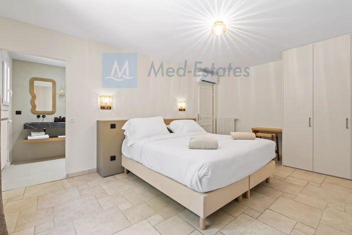 Image No.24-6 Bed House for sale