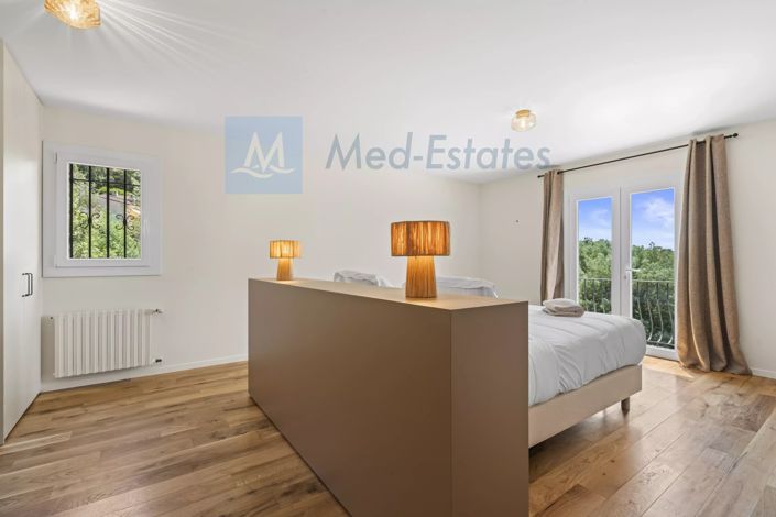 Image No.26-6 Bed House for sale
