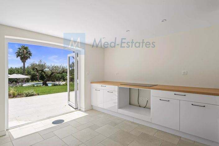 Image No.31-6 Bed House for sale