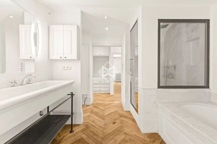 Image No.17-4 Bed House for sale